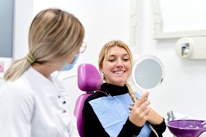 cosmetic dentist