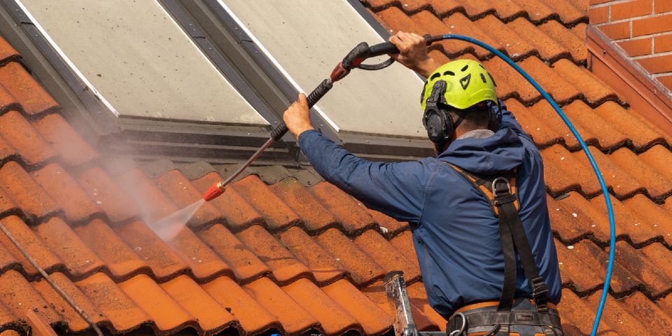 4 Reasons To Pressure Wash Your Roof - Rooftop Painting