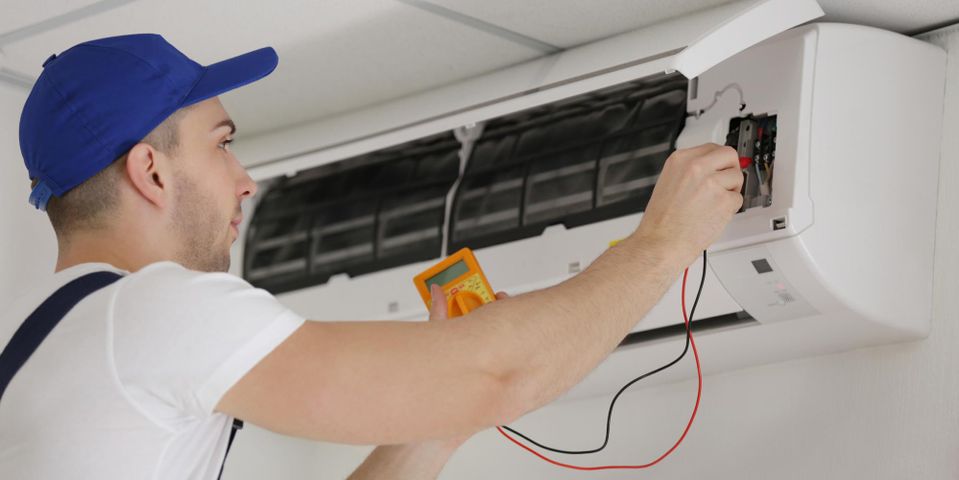 What's the Difference Between an Electrician & Electrical Contractor ...