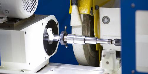 Understanding the Difference Between Cylindrical & Centerless Grinding