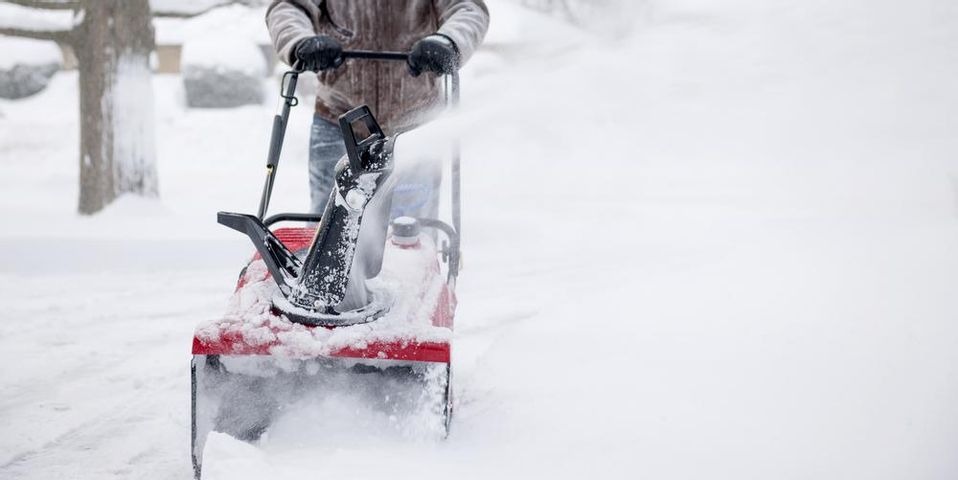 5 Benefits of Using a Snowblower - L & R Power Equipment Inc.