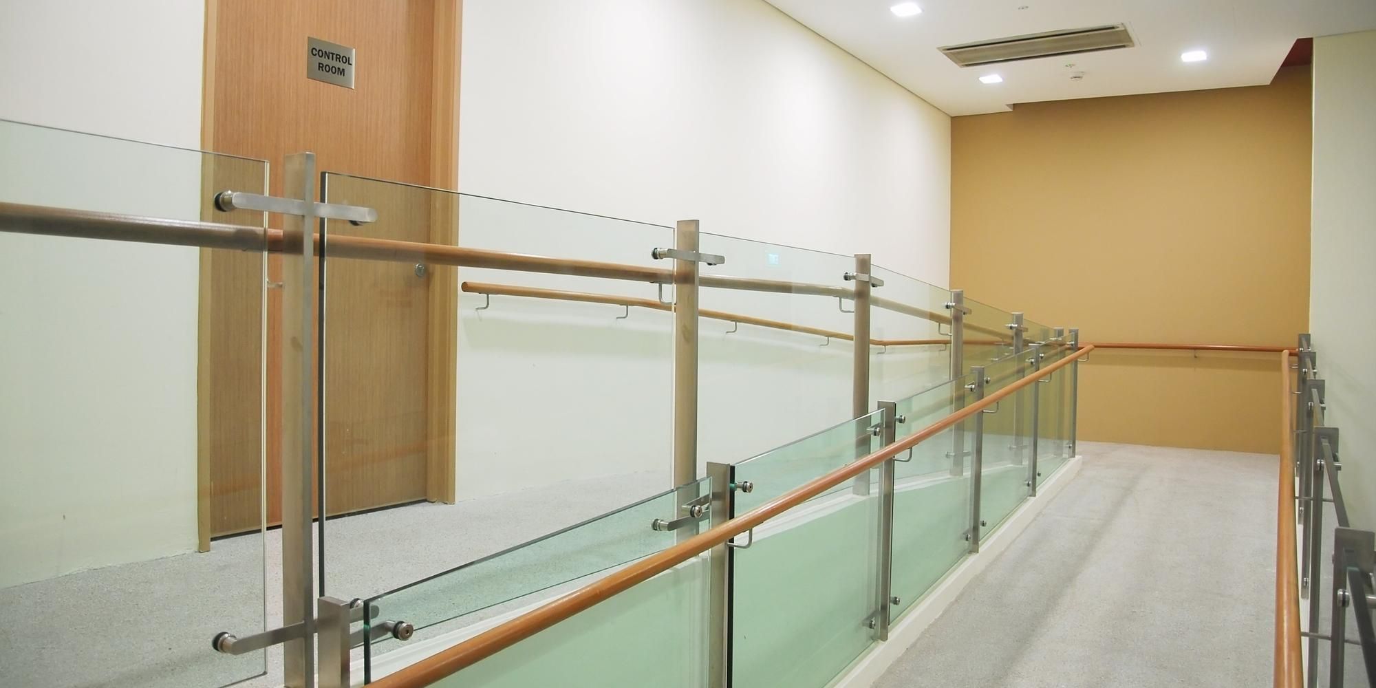 handicap railing for hallway