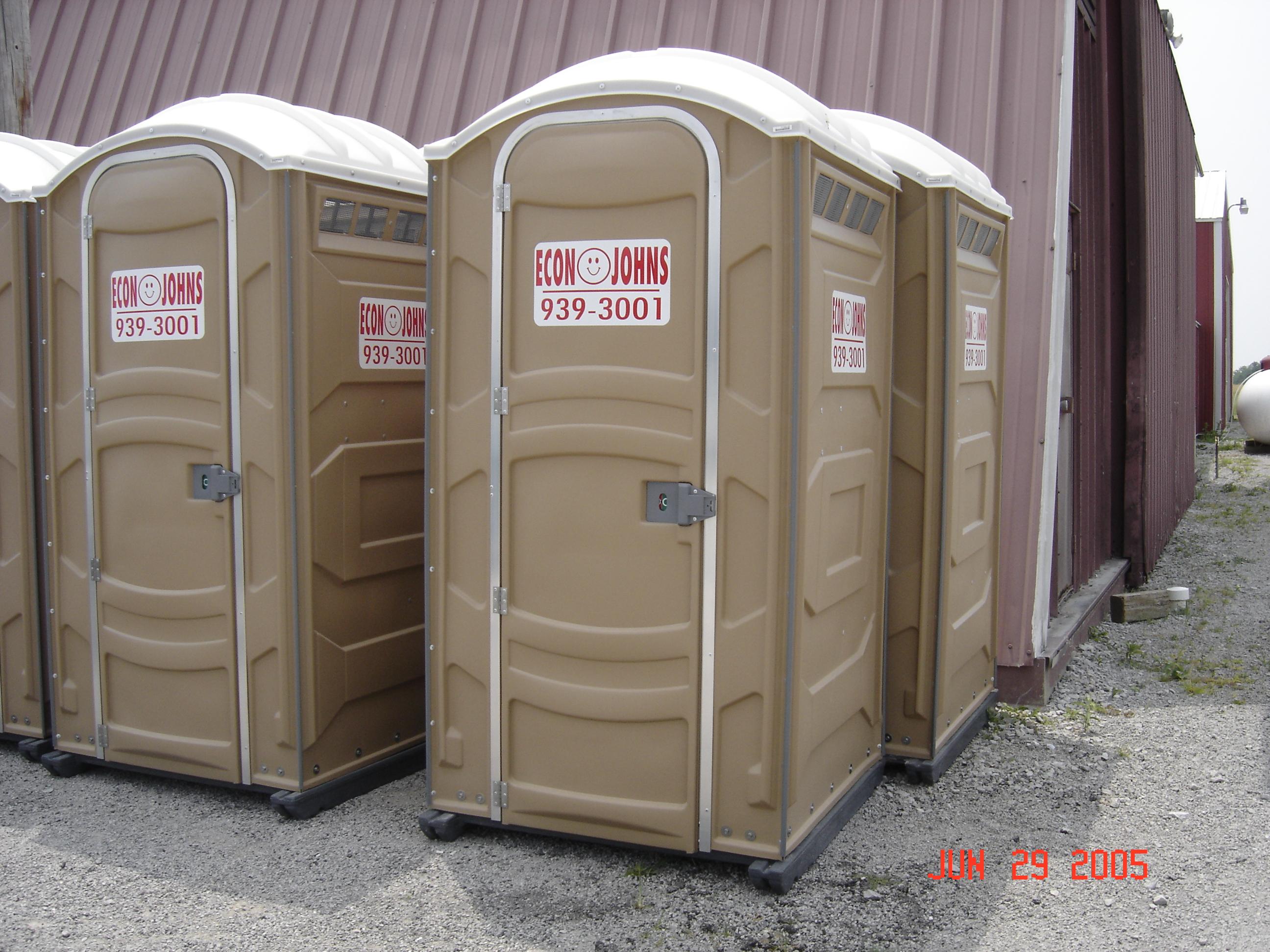 4 Benefits of Providing Portable Toilets at Your Outdoor Event - Econ ...