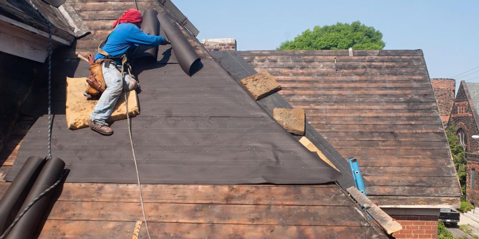 3 Signs Your Roof Is Nearing the End of Its Life Thompson & Thompson 3rd Generation, Inc.
