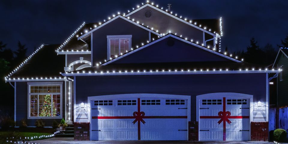 3 Useful Tips to Safely Hang Holiday Lights - Beisswenger's Hardware ...