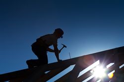 Roofing contractor in St. Louis, MO