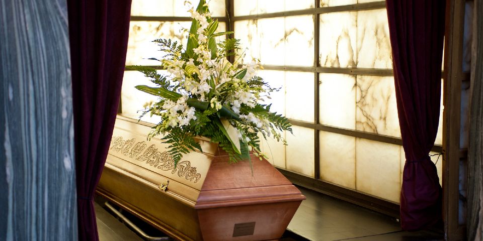 a-guide-to-sending-funeral-flowers-johnson-kennedy-funeral-home-inc