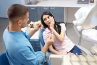 tooth-extraction-consultation