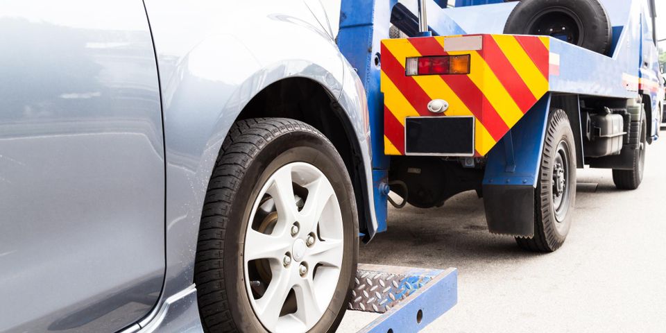 What to Consider When Calling a Tow Truck - Twin Creeks Towing