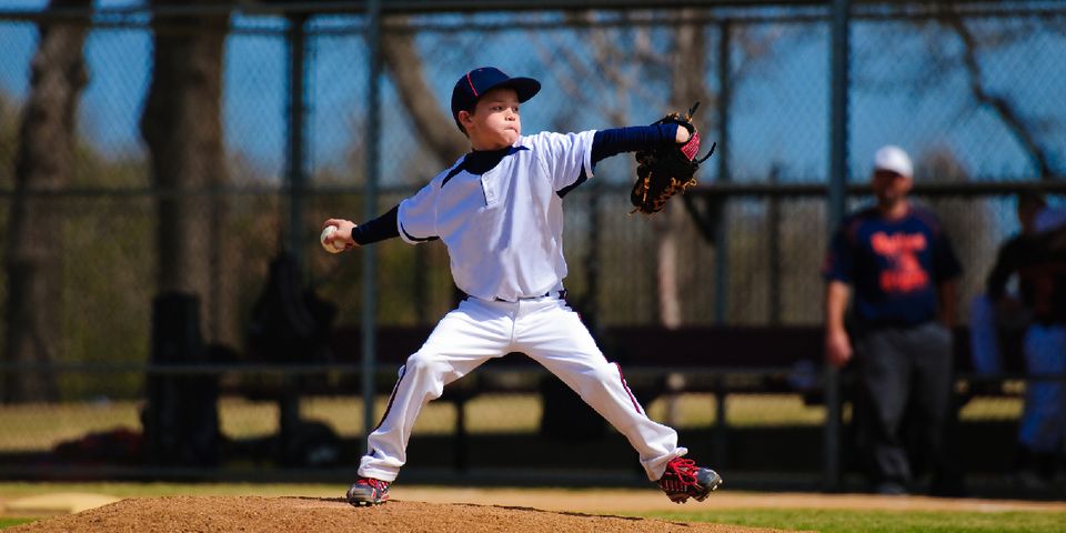 3-tips-to-teach-a-kid-how-to-pitch-baseballs-line-drive-indoor-batting