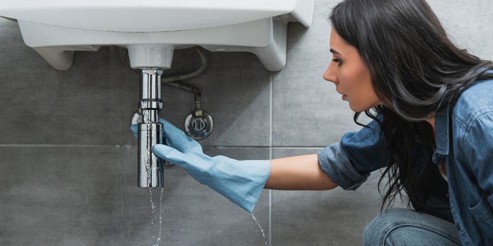 4 Signs of Plumbing Leaks - Norblom Plumbing