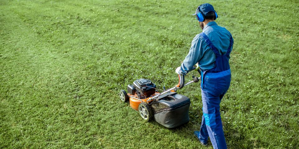 The Do's and Don'ts of Mowing Your Lawn - Jake's Lawn Care