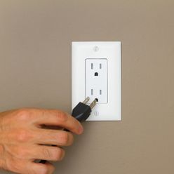 How to Know When You Should Call a 24-Hour Electrician | Bonham Electric in Dayton, OH