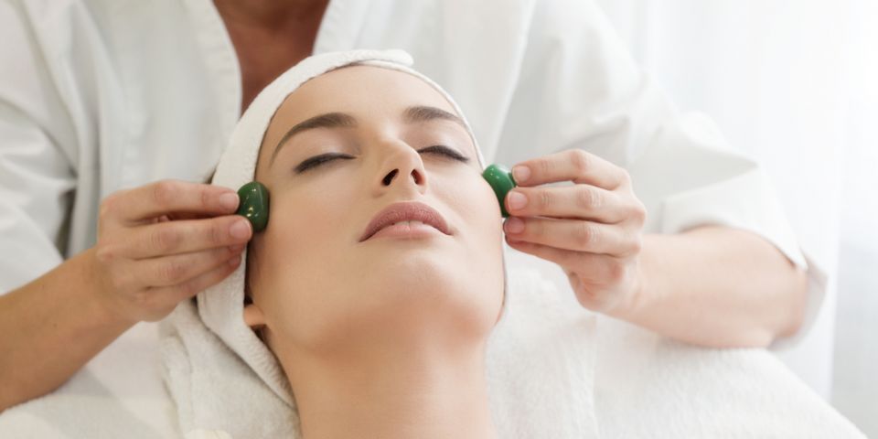 4 Benefits Of Cold Stone Face Massage Hand Stone Massage And Facial 